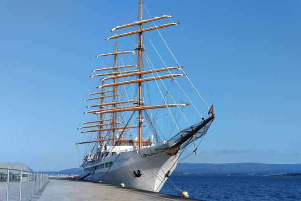 El Sea Cloud Spirit atracado en el muelle de Ferrazo Norte