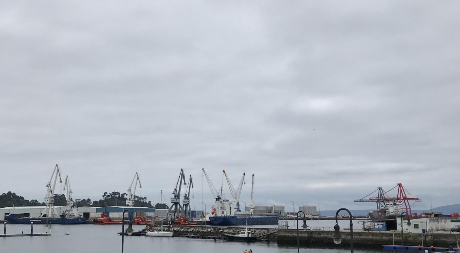 Panorámica del puerto desde el muelle de Pasaxeiros