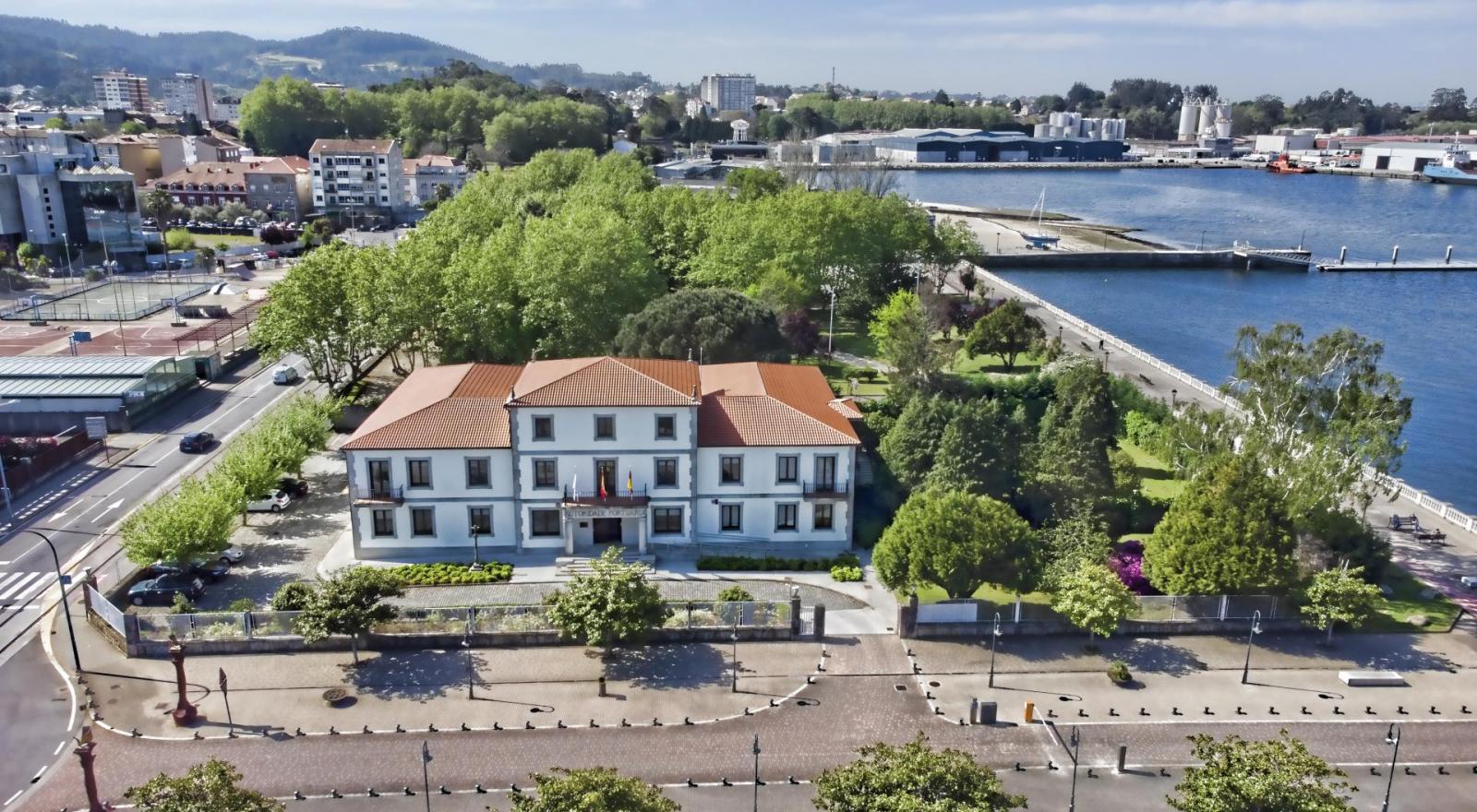 Vista área de la sede de la Autoridad Portuaria de Vilagarcía