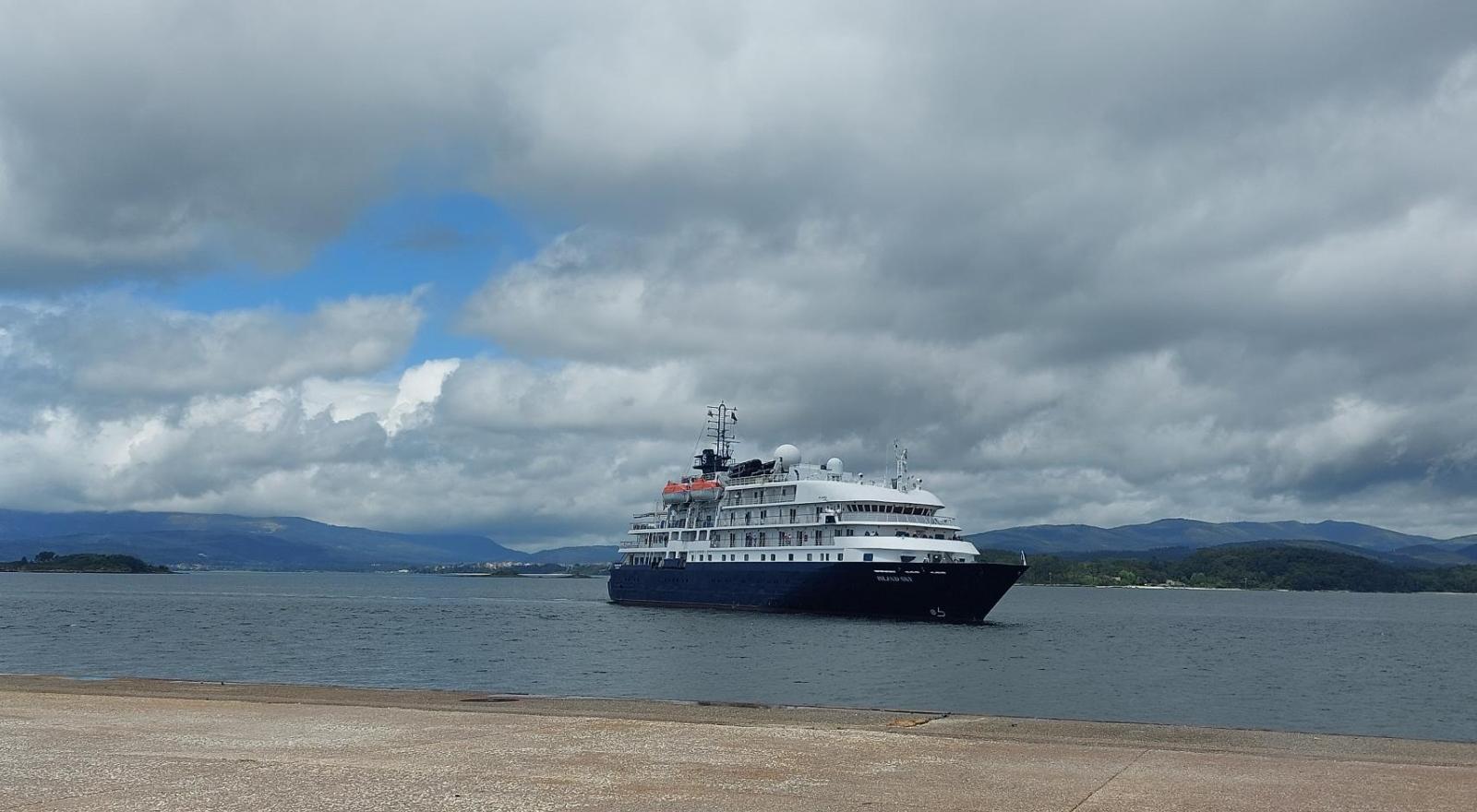 El Island Sky, a su llegada a puerto
